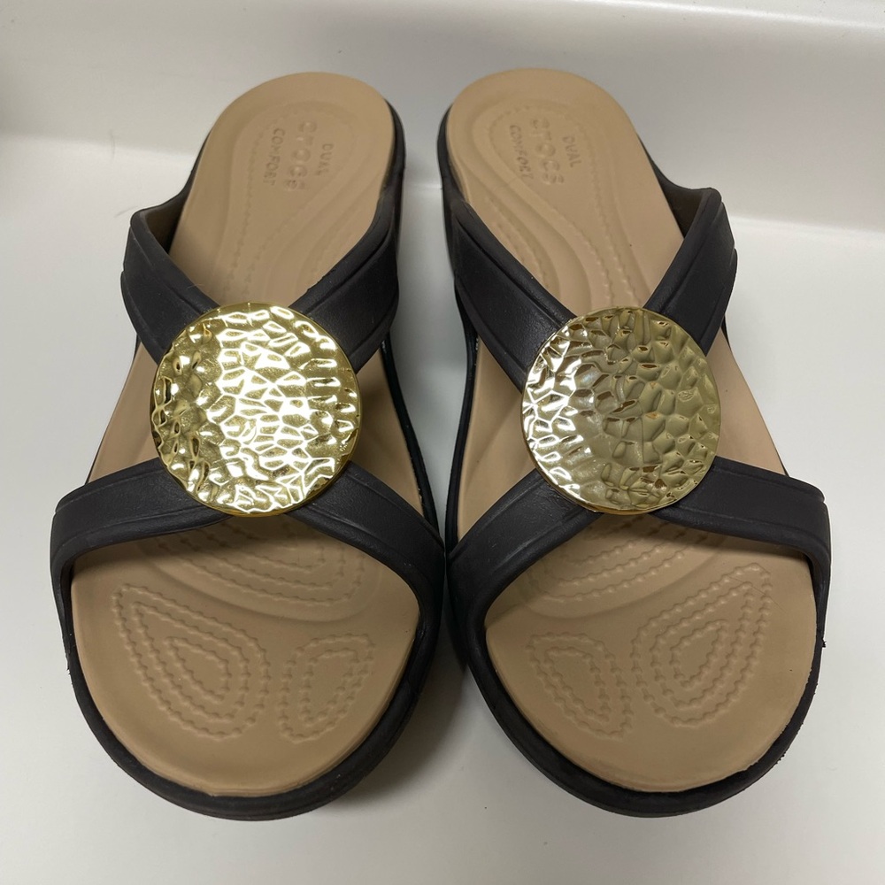 Women’s size 7 Crocs Sanrah Wedge Sandal